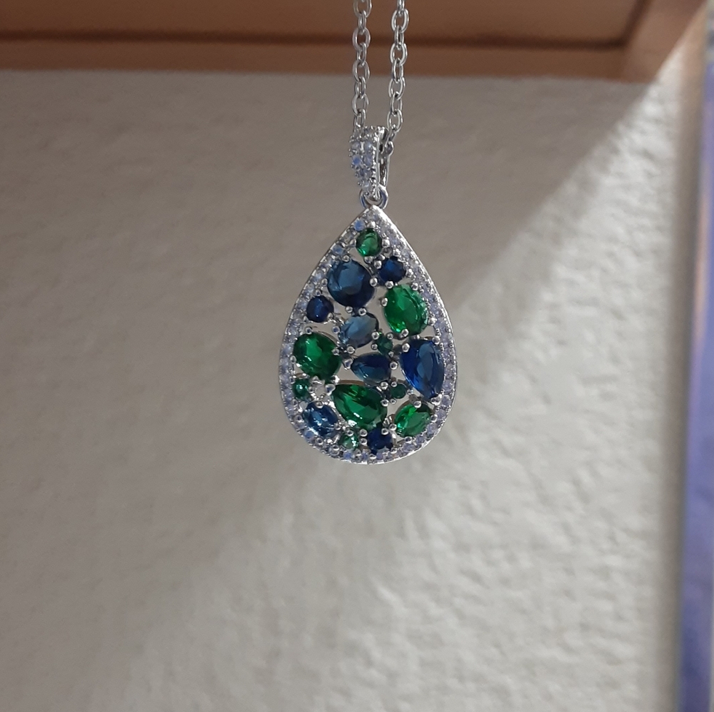 New Exquisite Green And Blue Sapphire Gemstones Teardrop Necklace - Picture 2 of 3